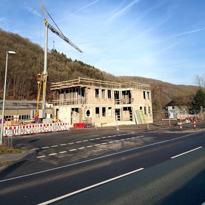 stahlbetonbauer-maurer-gebaeude